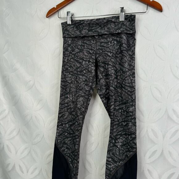 Lululemon Wunder Under Crop High-Rise Scallop Full-On Luxtreme 23" Size 6 - Picture 7 of 12